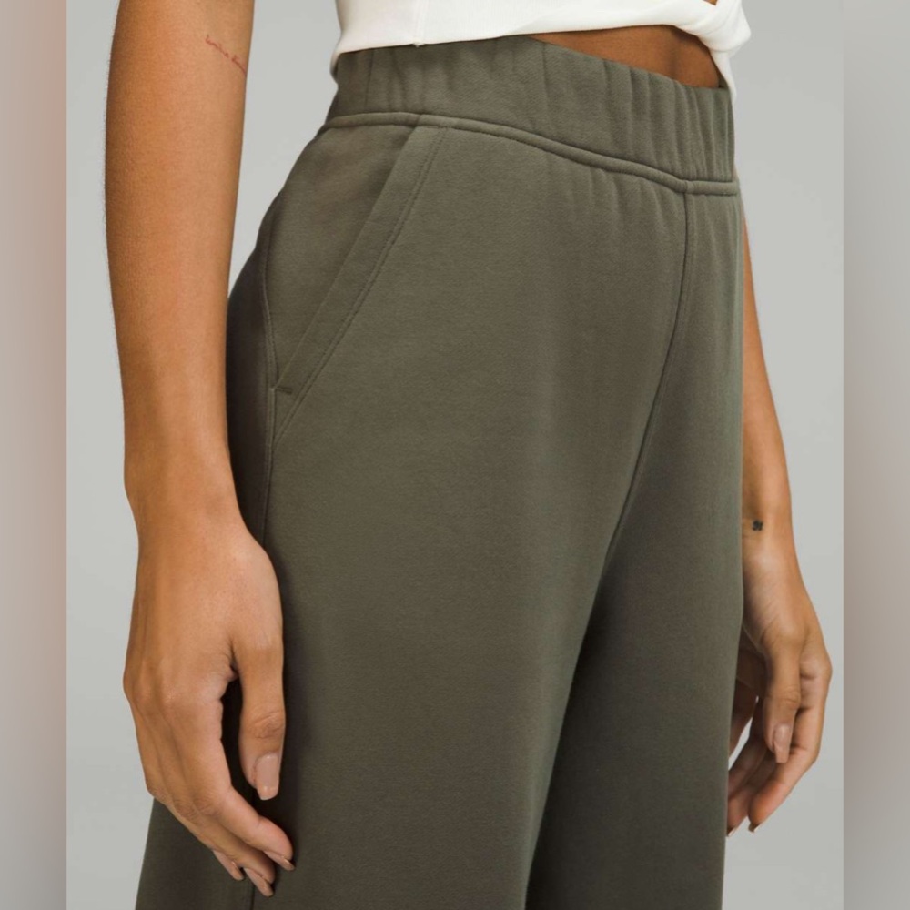 ⭐️Host Pick⭐️ Lululemon Relaxed High-Rise Jogger - Picture 8 of 11